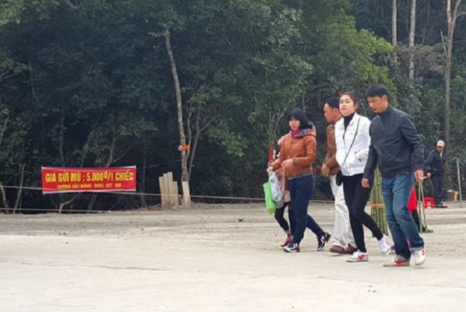 Xe điện không đăng ký, đăng kiểm vẫn liều chở khách ở Yên Tử