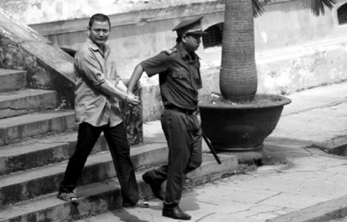 Nghi phạm bật khóc sau phiên xử