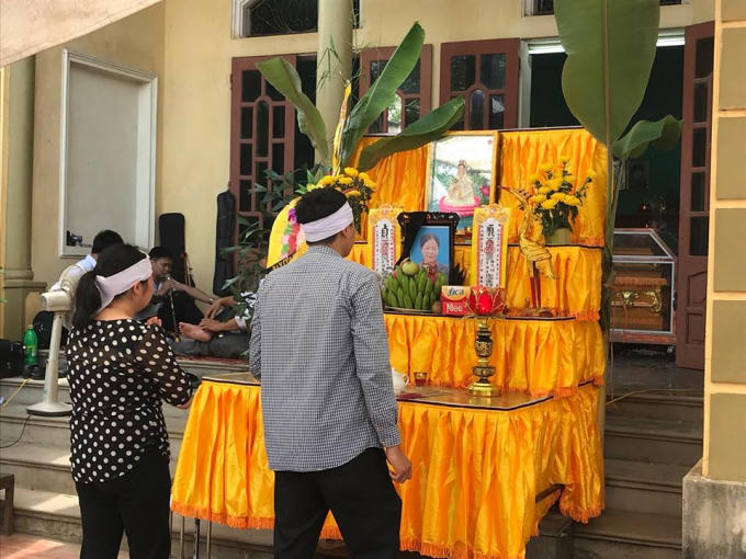 Không khí tang thương bao trùm làng quê sau một đêm kinh hoàng.