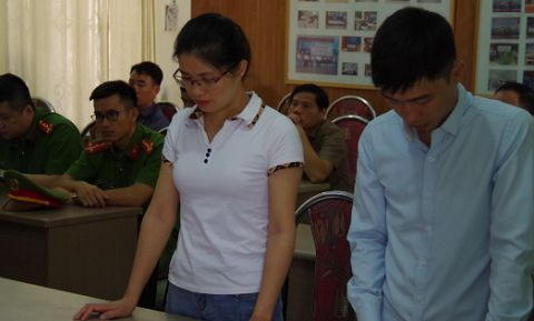 Hai bị can Mai Thị Yến và Hoàng Duy Quyết. tại cơ quan Công an.