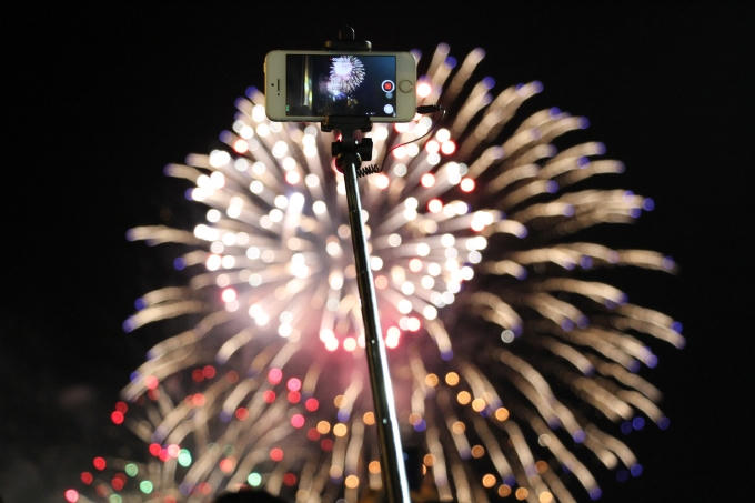 Khoảnh khắc tuyệt vời ấy đã được nhiều người chụp lại làm kỉ niệm