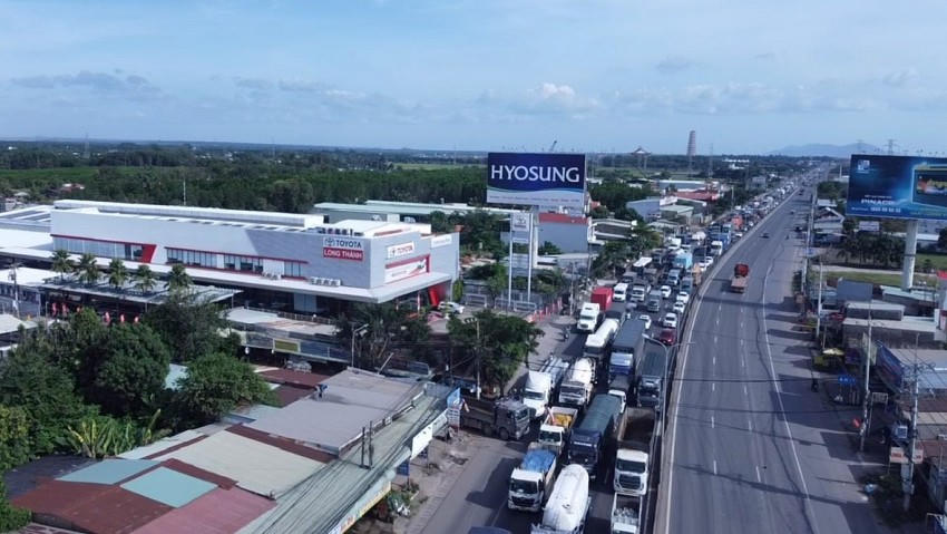 Toàn cảnh ùn tắc trên QL51.