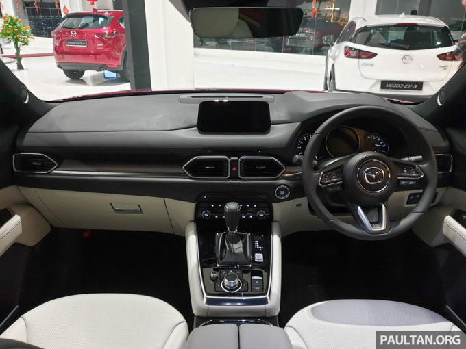Mazda CX-8 được trang bị hệ thống thông tin giải trí MZD Connect.
