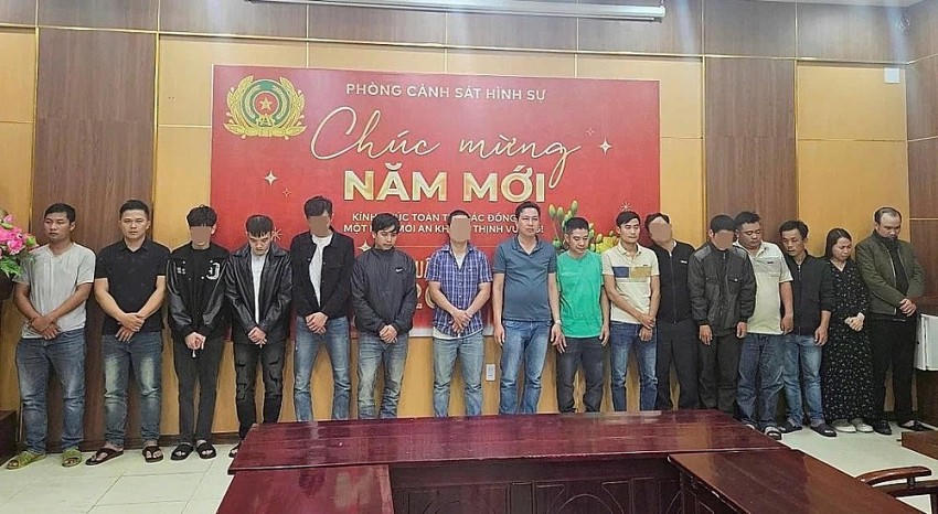 Các đối tượng trong đường dây đánh bạc vừa bị bắt giữ tại Lào Cai.