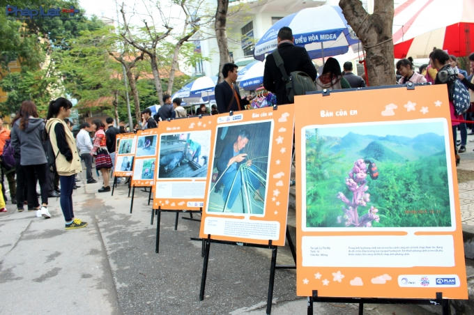 Triển lãm ảnh nét đặc sắc của dân tộc Mông. (Ảnh: Đức Biên)