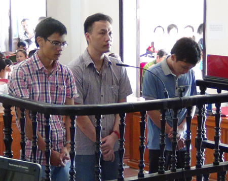 Các bị cáo Đặng Nam Hải, Nguyễn Tiến Dũng và Nguyễn Văn Phúc tại phiên tòa. (Nguồn: Dân trí)
