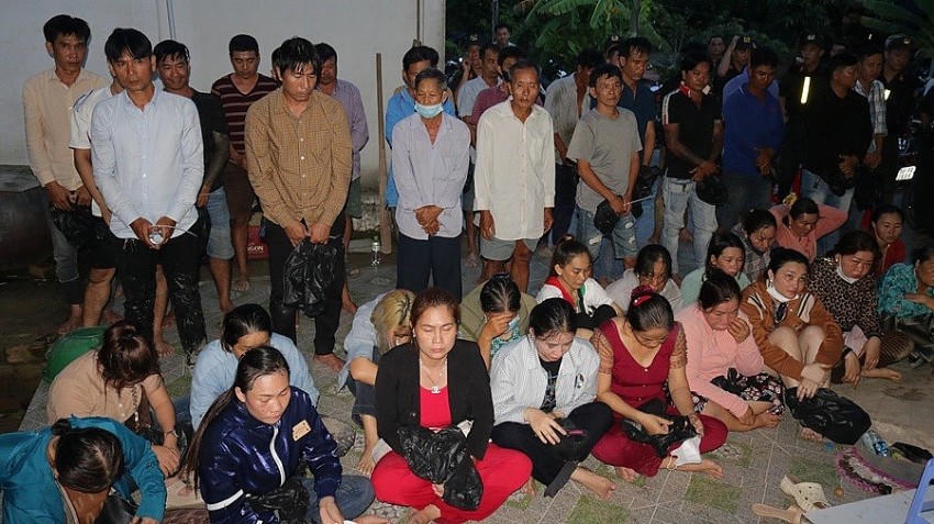 các đối tượng tại hiện trường. Ảnh: Công an tỉnh Đồng Tháp