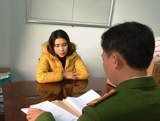 Phan Thị Huyền bị bắt quả tang khi vận chuyển gần 1 tạ pháo được mua từ biên giới về.