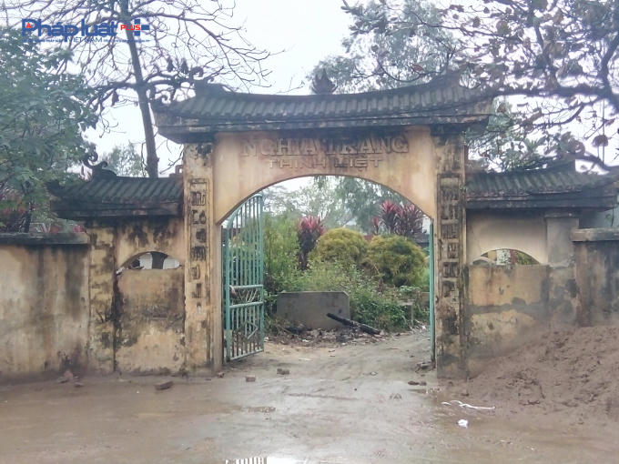 Khu nghĩa trang Thịnh Liệt ước tính đang có trên 500 ngôi mộ nằm ngay cạnh Dự án, khiến khách hàng phải "chùn chân" khi có ý định mua.