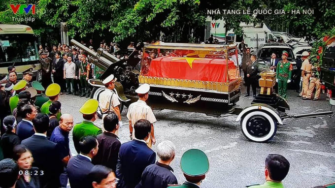 Chủ tịch nước Tr&acirc;̀n Đại Quang đã v&ecirc;̀ với đ&acirc;́t mẹ