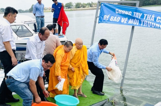 Đồng Nai thả cá giống để tái tạo nguồn lợi thủy sản
