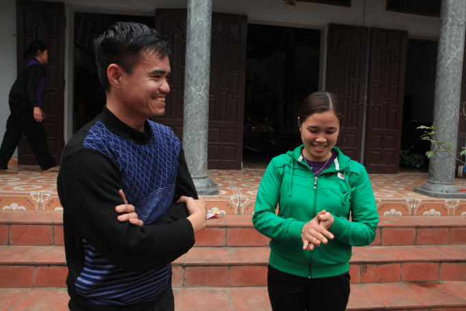 Năm nay là năm thứ 3, vợ chồng anh Chiến chị Huyền thực hiện nghi thức "tháo khoán" trong Lễ hội Linh tinh tình phộc.