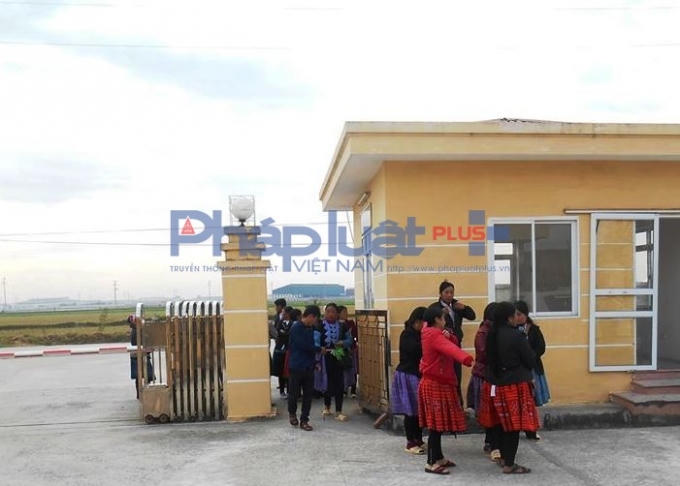 Người thân của bị cáo Tàng keangnam có mặt rất đông để tham dự phiên tòa.