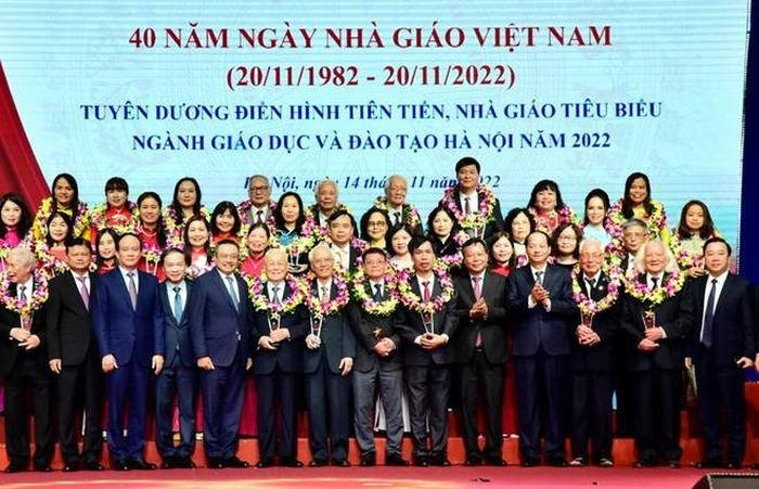 Hà Nội tri ân 40 nhà giáo tiêu biểu Thủ đô giai đoạn 1982-2022.