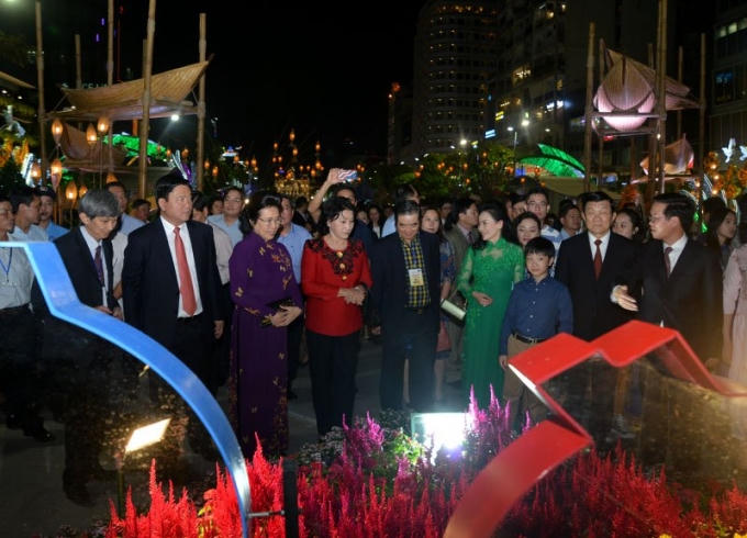 Nhiều vị lãnh đạo ấn tượng với những mẫu thiết kế, trang trí hiện đại đầy tính mỹ thuật nhưng rất gần gũi.