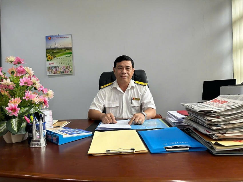 Anh Nguyễn Văn Oanh, một đội trưởng đội thuế tận tâm với nghề, được người dân, doanh nghiệp đánh giá cao.