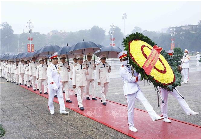 Lãnh đạo Đảng, Nhà nước vào Lăng viếng Chủ tịch Hồ Chí Minh ảnh 3