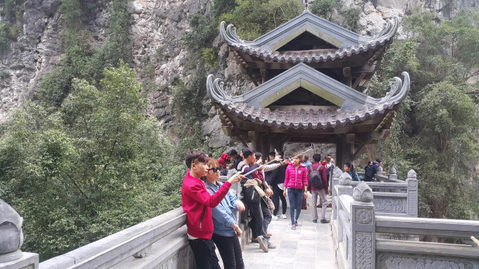 Nhiều du khách khi đến đây không quên ghi lại khoảng khắc ở chốn được coi là