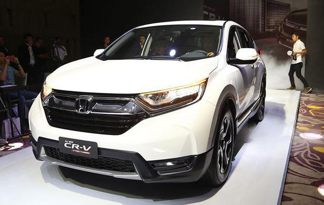 Một số đại lý đang sử dụng chiêu "bia kèm lạc" với mẫu xe "hot" Honda CR-V