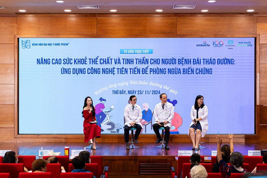 Pharmacity phối hợp cùng Bệnh viện Đại học y Dược tổ chức tư vấn sức khỏe cho người bệnh đái tháo đường.