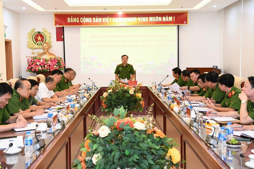 Toàn cảnh buổi làm việc.