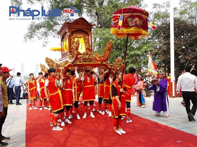 Đoàn rước kiệu (Ảnh Đào Tấn)