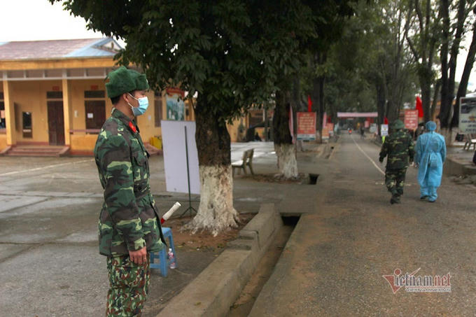 ben-trong-khu-cach-ly-hon-300-nguoi-tro-ve-tu-trung-quoc-tai-lang-son-9