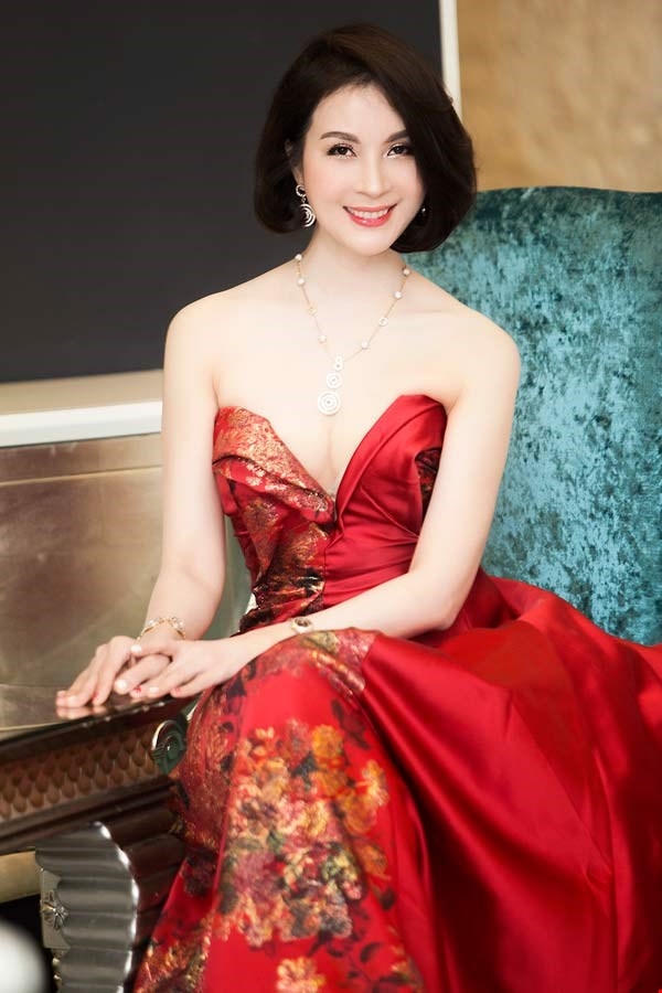 Nhan sắc rực rỡ như gái đôi mươi. Ảnh: internet.