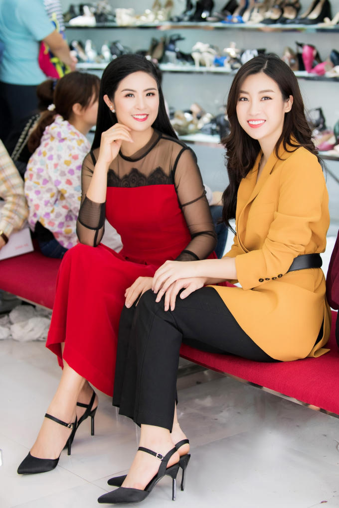 Tiết lộ giá rẻ bất ngờ của đôi giày Hoa hậu Mỹ Linh, Ngọc Hân, Hương Giang yêu thích!
