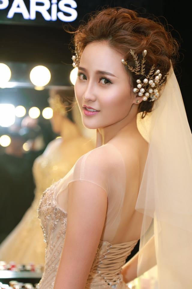 Cô sở hữu một nụ cười tỏa nắng khiến người đối diện nhìn vào đều phải xốn xang.