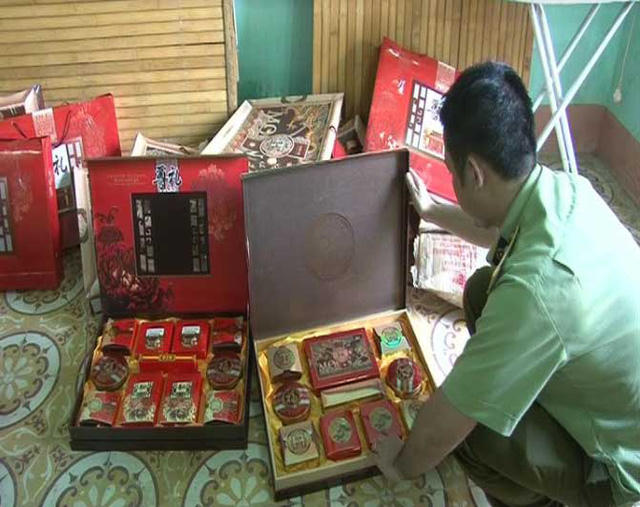 Bánh Trung thu nhập lậu có mẫu mã rất bắt mắt.