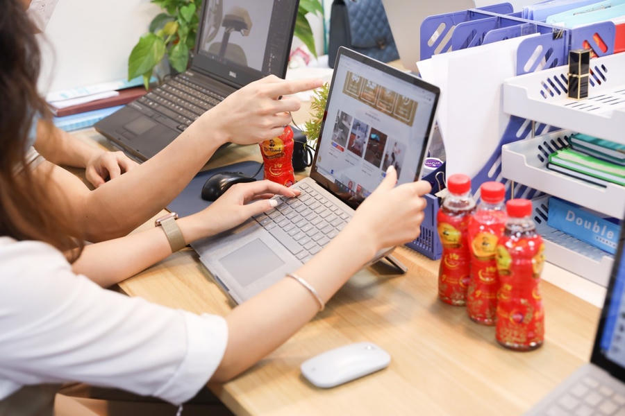 Thanh lọc cơ thể để tươi mát mỗi ngày là một trong những ưu tiên quan trọng của nhiều người trẻ để duy trì sự tập trung, nhạy bén trong công việc.