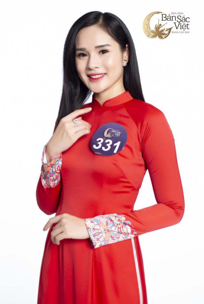 Với chiều cao nổi bật 1m73 cùng số đo ba vòng 83-62-90, Huyền Trang (SBD: 331) nhanh chóng chinh phục Ban Giám khảo bởi sắc vóc xinh đẹp.