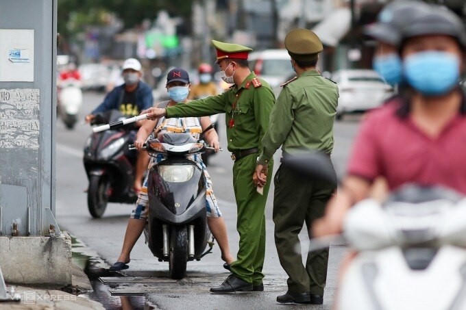 Công an xã, phường được quyền xử lý một số hành vi vi phạm của người điều khiển xe mô tô, xe gắn máy (ảnh minh họa)