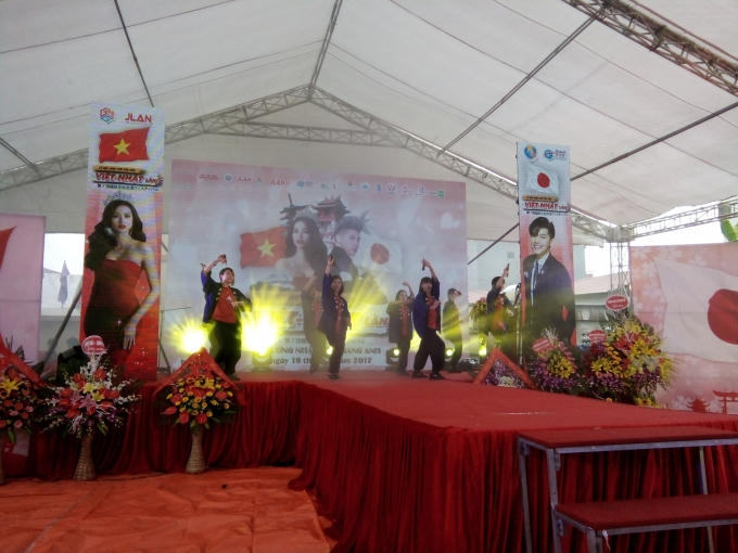 Mở đầu buổi khai mạc Lễ hội là những làn điệu quan họ truyền thống của Việt Nam và tiết mục múa truyền thống của Nhật Bản do các du học sinh Việt Nam biểu diễn.