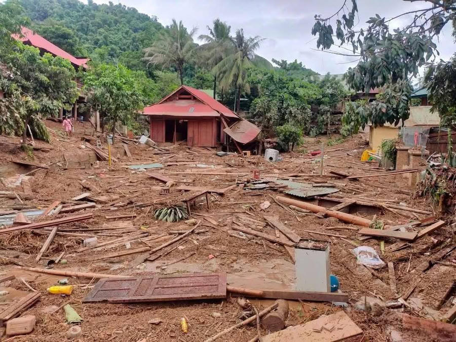 Nhiều khu vực tại các xã miền núi của tỉnh Nghệ An bị cô lập do mưa lũ.