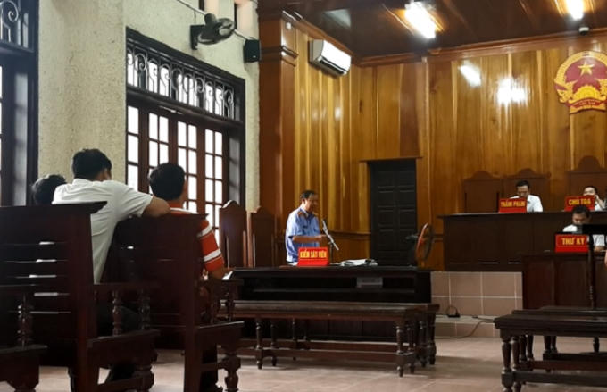 Yêu cầu thay thế người giữ quyền công tố tại tòa của luật sư bị HĐXX bác bỏ.