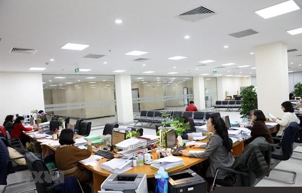 Hoạt động nghiệp vụ kế toán kiểm soát chi tại Kho bạc Nhà nước Hà Nội. (Ảnh: Phạm Hậu/TTXVN)