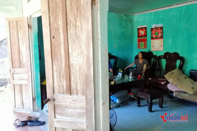 Căn nhà bà Hiền chơ vơ sau khi bị thu hồi đất.