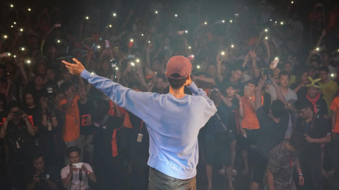 &nbsp;&ldquo;Đừng gọi anh l&agrave; idol&rdquo; của Đen kết hợp c&ugrave;ng người bạn th&acirc;n Lynk Lee.