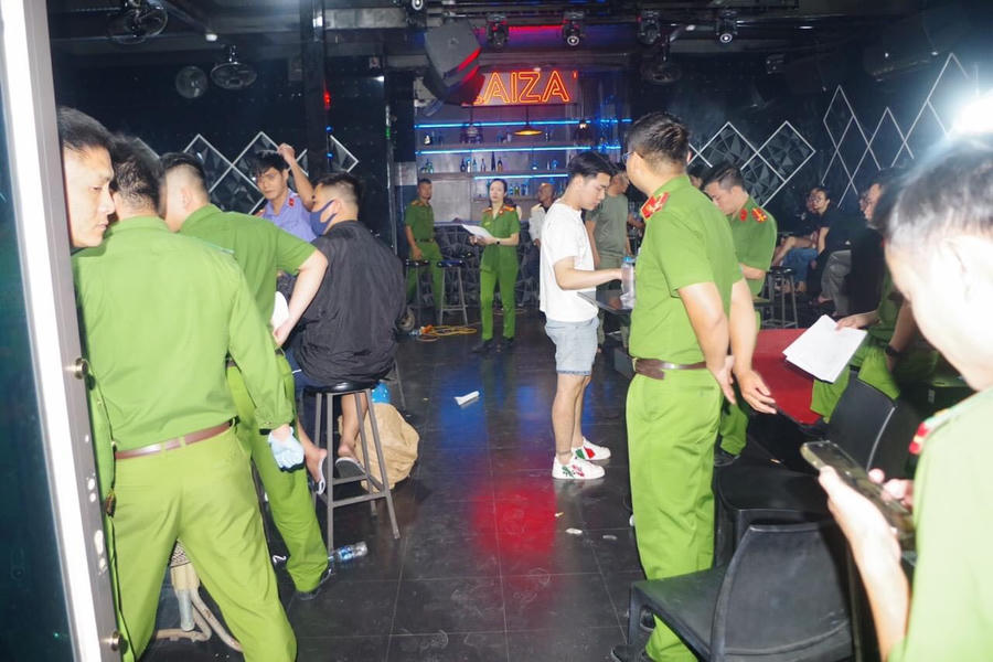 Lực lượng chức năng kiểm tra và phát hiện sự việc.