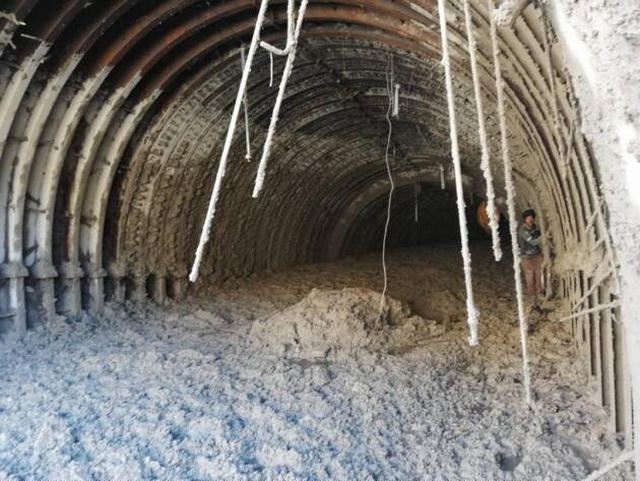 Đường hầm Tapovan tại quận Chamoli bị băng và đất đá đổ xuống.