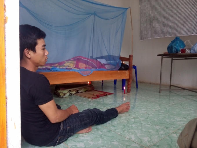 Gia đình nạn nhân đau buồn tụt cùng và bức xúc trước sự tắc trách của bác sĩ.