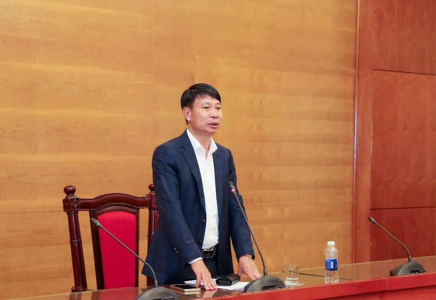 Phó Chủ tịch UBND tỉnh Nguyễn Khắc Hiếu phát biểu tại buổi làm việc.