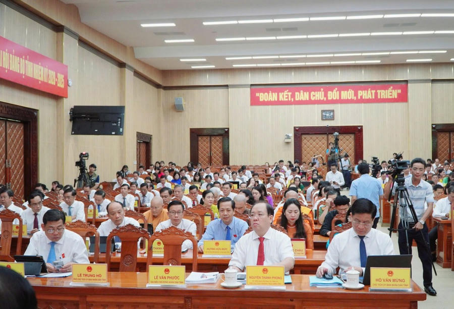 Các đại biểu tại Kỳ họp (ảnh: Khánh Thuỳ).