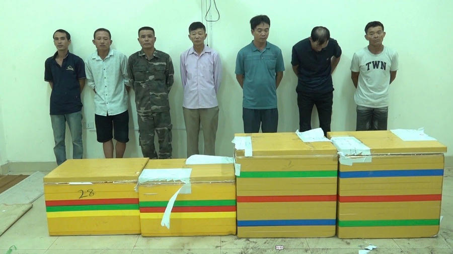 Các đối tượng trong chuyên án bị bắt giữ - Ảnh Công an Nghệ An.