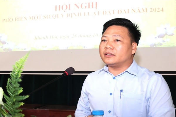 Cán bộ Sở Tư pháp Ninh Bình tuyên truyền, phổ biến một số quy định của pháp luật, Luật Đất đai năm 2024.