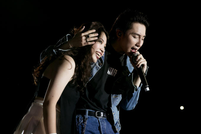 Anh còn hát cho cô nghe