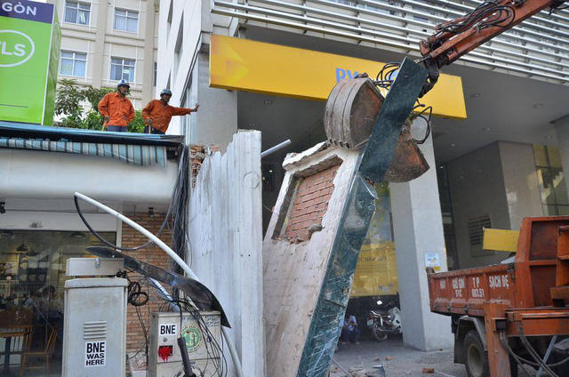 Th&aacute;o dỡ biển hiệu