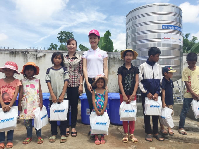 Hoa hậu Việt Nam 2016: Th&iacute; sinh học giỏi kh&oacute;c li&ecirc;n tục v&igrave; thấy m&igrave;nh l&agrave;m chưa đủ tốt